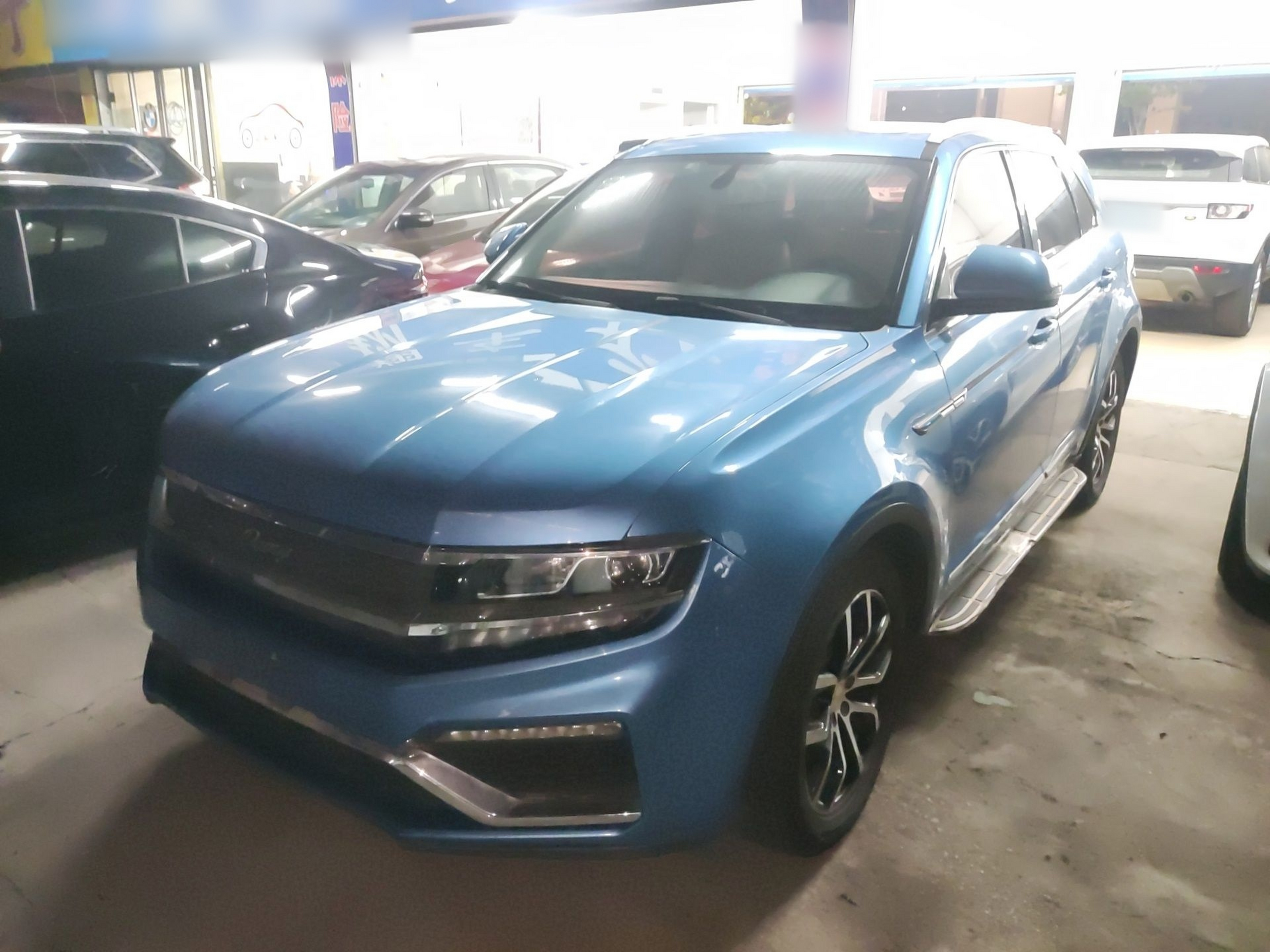 Под передней частью автомобиля