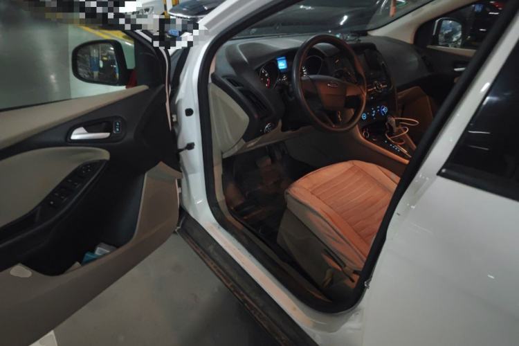 Used Ford Focus 2017 Sedan 1.6L Automatic Comfort Plus SmartDrive Edition Driver Seat