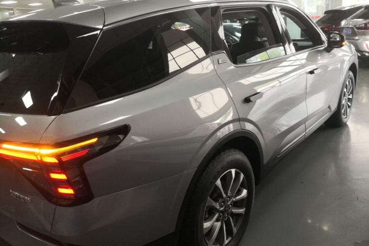 Used Ford Edge 2023 Ford Explorer L 2.0T EcoBoost Two-Wheel Drive 7-Seater Luxury Model Rear Right 45 Deg