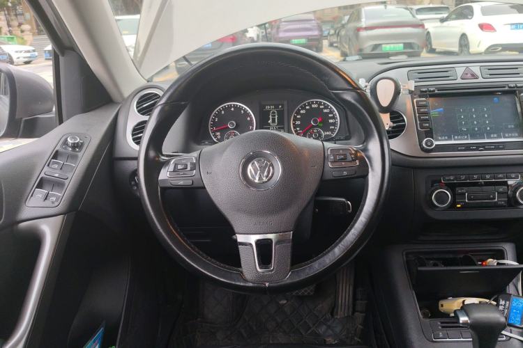 Used Volkswagen Tiguan 2010 1.8 TSI Automatic All-Wheel Drive Fashion Edition Steering Wheel