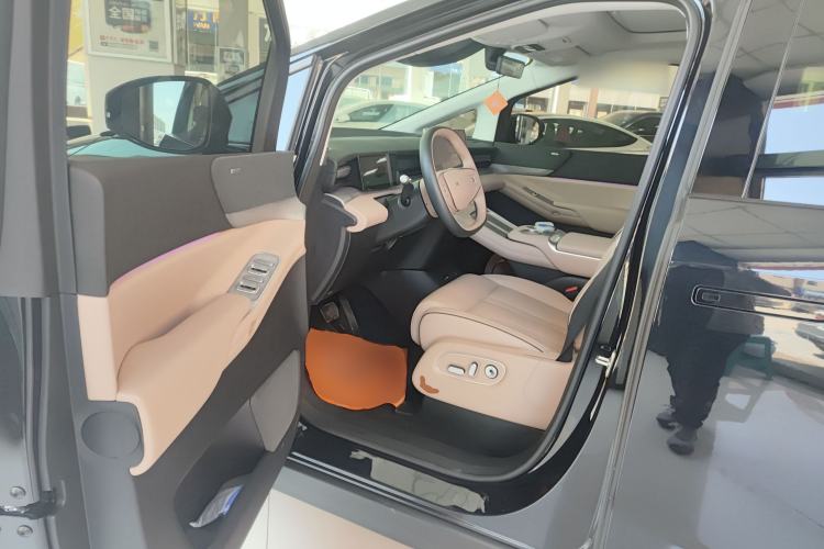 Used XPeng X9 2024 702 Ultra-Long Range Pro Driver Seat