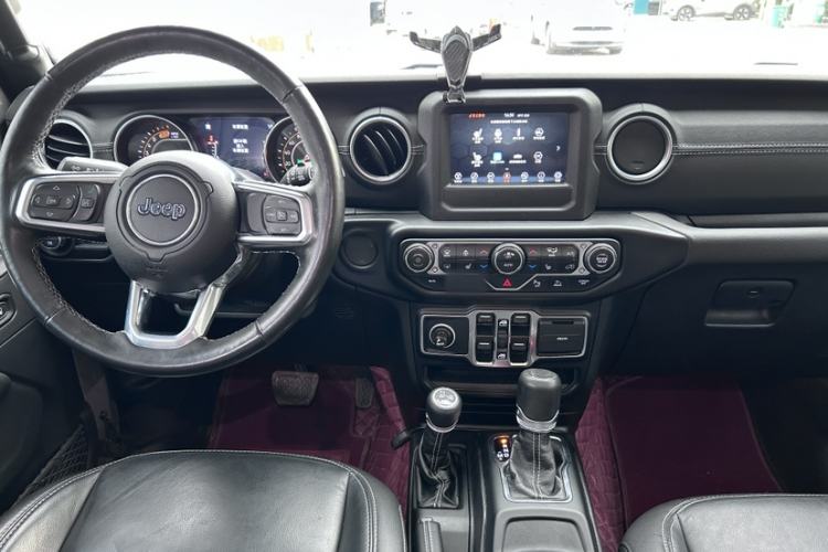 Used Jeep Wrangler 2021 2.0T Sahara Four-Door Edition Interior 5