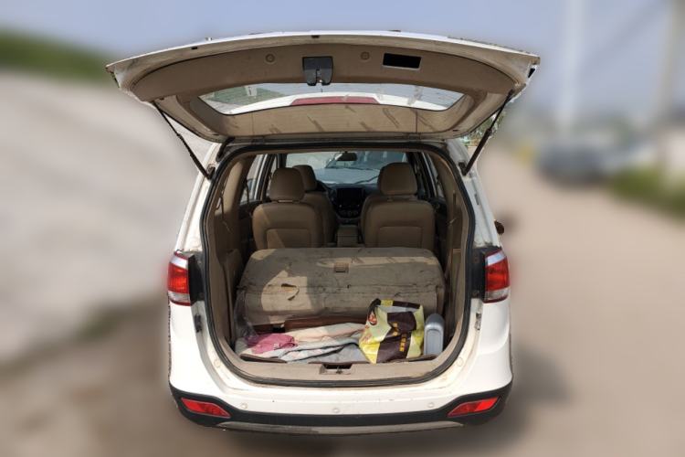 Used Baojun 730 2014 1.8L manual Comfort trim 7-seater Trunk