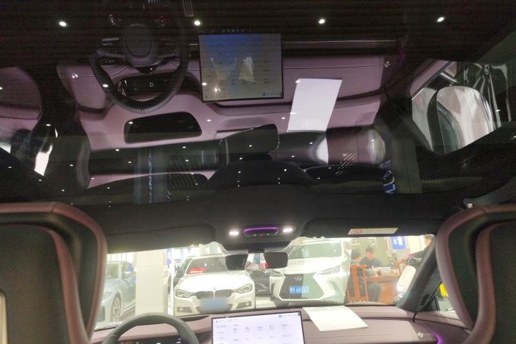 Used Xiaomi Auto SU7 2024 Four-Wheel Drive Ultra-Long Range Advanced Intelligent Driving Max Edition
