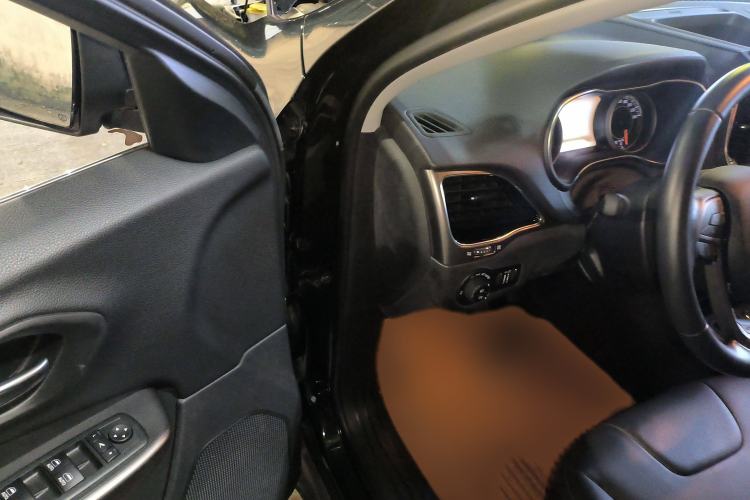 Used Jeep Cherokee 2019 2.0T Two-Wheel Drive Smart Enjoyment Version China V