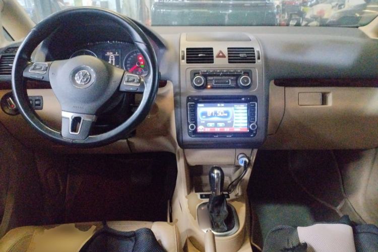 Used Volkswagen Touran 2011 1.4T DSG ZhiZhen Edition 7-Seater
