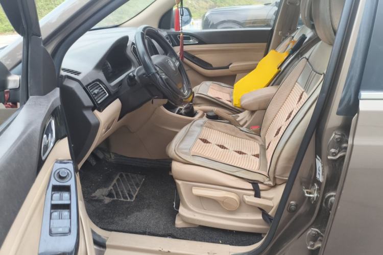 Used Baojun 730 2014 1.5L manual Comfort ESP version 7 seats Driver Seat