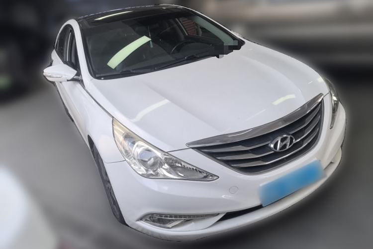 Used Hyundai Sonata 2013 2.4L Automatic Leading Edition China IV Standard Front Right 45 Deg