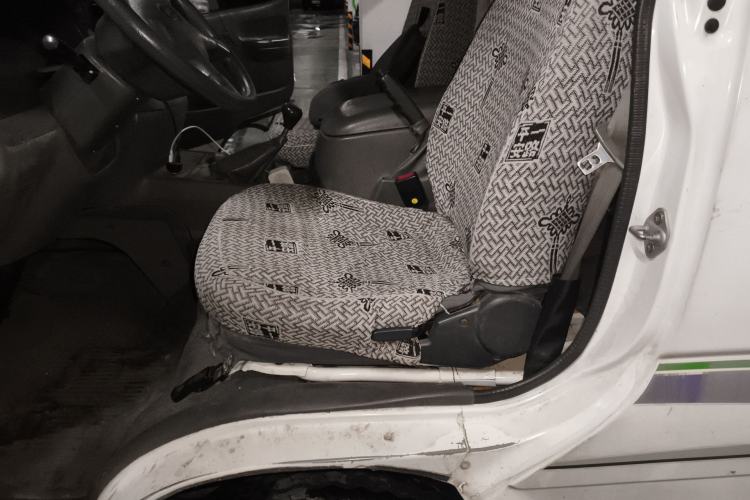 Used Jinbei Hiace 2014 2.0L 5th Generation Kuaiyunwang Business Version 4G20B Left Front Seat