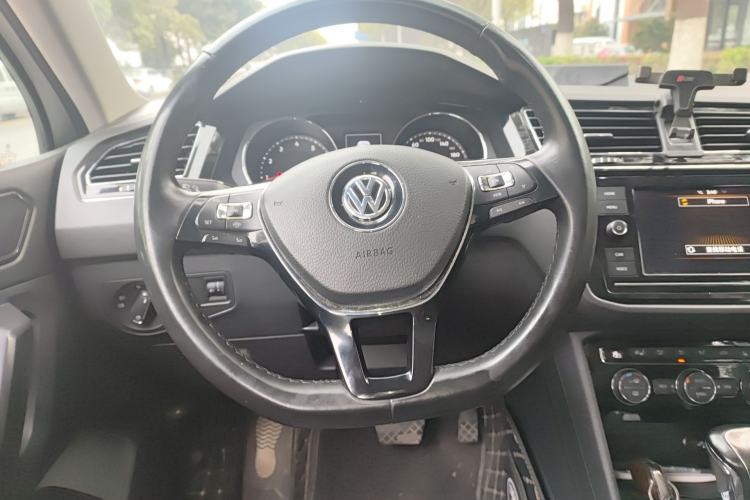Used Volkswagen Tiguan L 2018 Facelift 330TSI Automatic Two-Wheel Drive Luxury Edition Steering Wheel