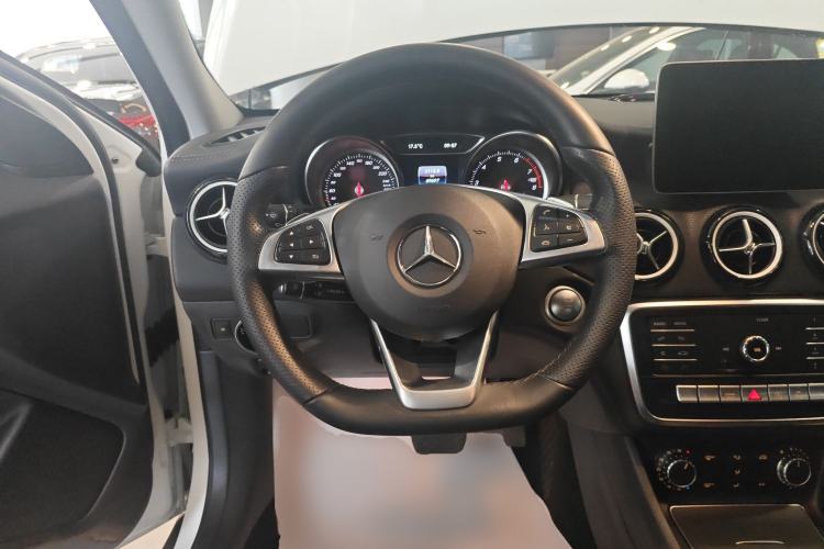 Used Mercedes-Benz GLA 2019 GLA 200 Fashion Model Steering Wheel