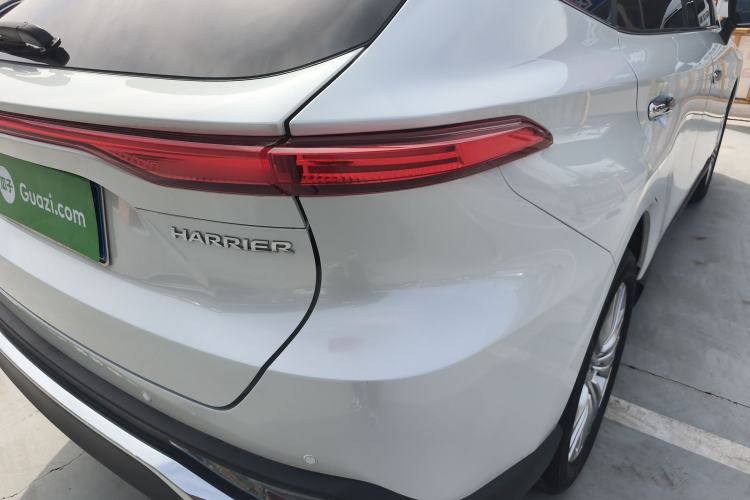 Used Toyota Harrier 2022 2.0L CVT Two-Wheel Drive Deluxe Edition
