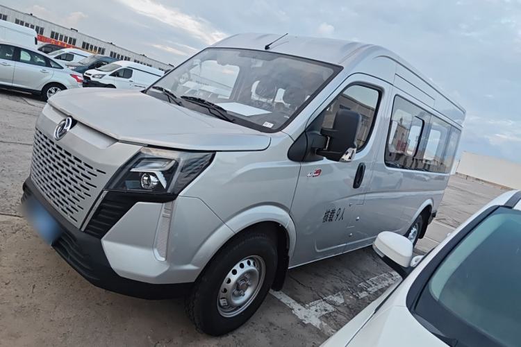 Used Dongfeng Yufeng Yufeng 2023 V9+ 2.0T Manual Front-Wheel-Drive Multi-Function Mid-Roof Van with 7/8/9 Seats
