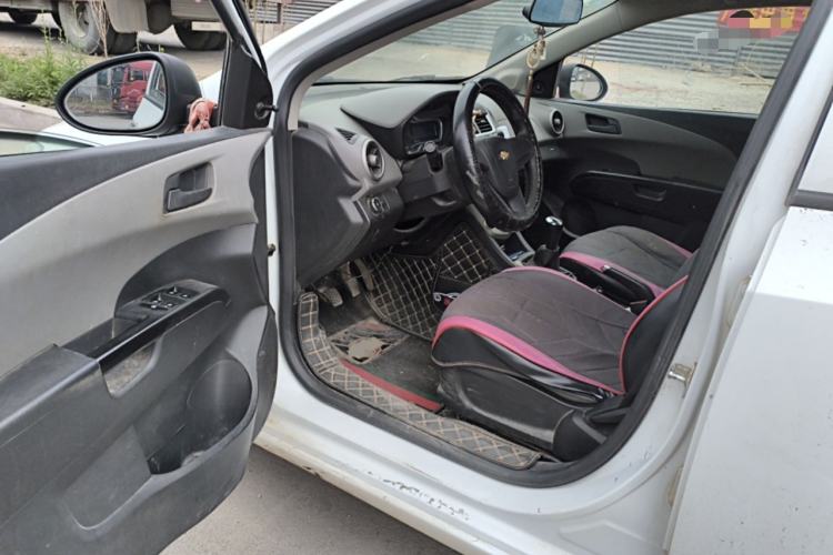 Used Chevrolet Aveo Sonic 2014 Sedan 1.4 SL MT Comfort Edition Driver Seat