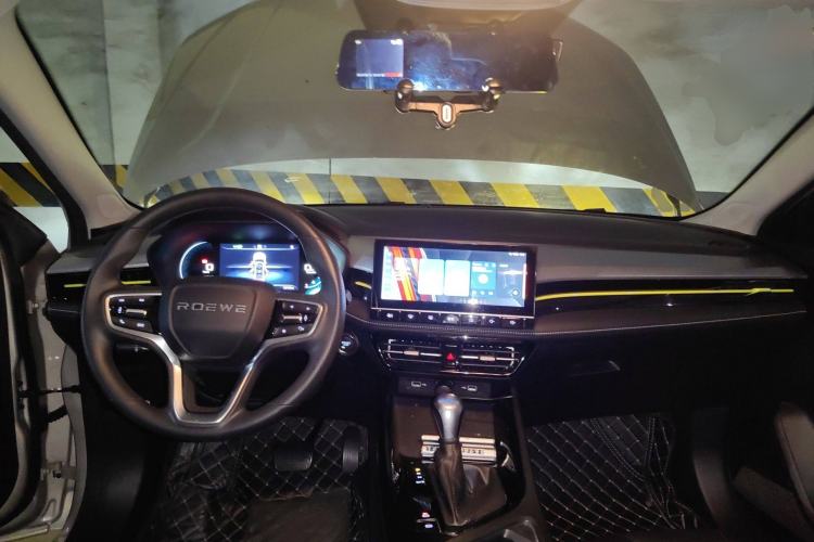 Used Roewe i5 2020 1.5L Automatic 4G Connect Luxury Flagship Edition Center Console