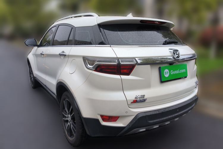 Used JMC Yusheng S330 2016 1.5L GTDi Automatic Two-Wheel Drive Flagship Edition Rear Left 45 Deg