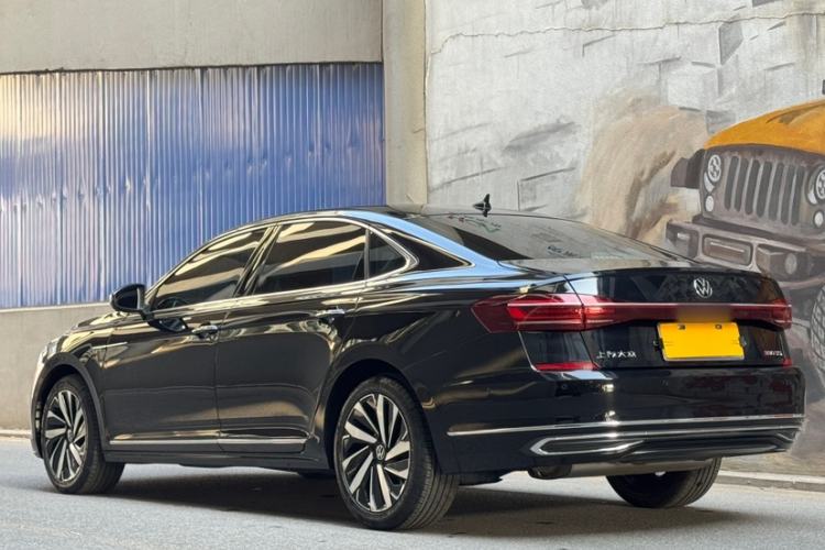 Used Volkswagen Passat 2023 Facelift 330TSI Luxury Edition Exterior 3