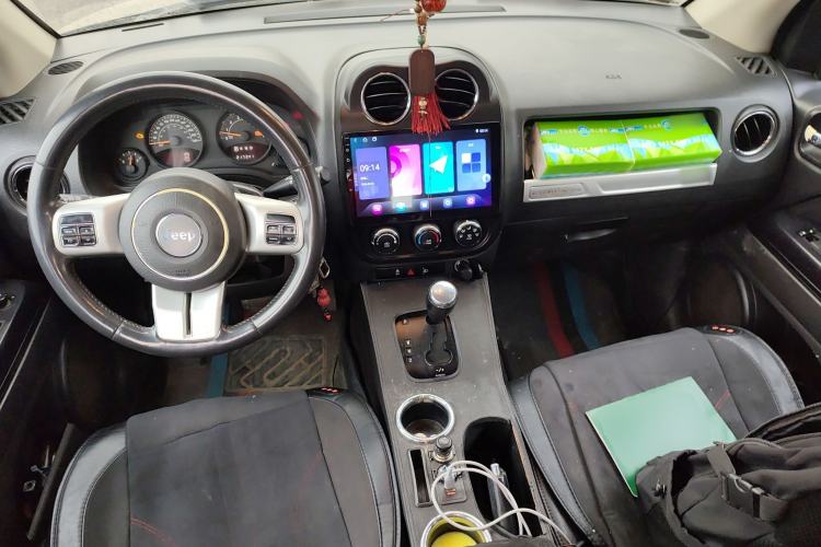 Used Jeep Compass 2013 2.0L two-wheel drive sport version
