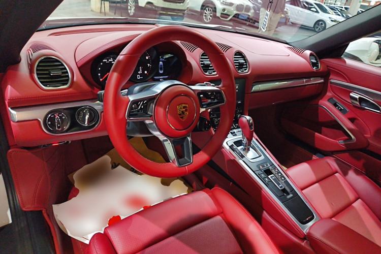 Used Porsche 718 2022 Boxster 2.0T Center Console