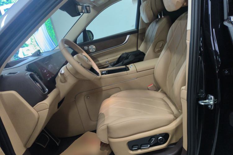 Used Hima AITO M9 2025 Extended-Range Ultra Version 52 kWh 6-Seater Left Front Seat