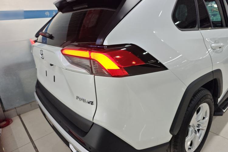 Used Toyota RAV4 2024 2.0L CVT Two-Wheel Drive Urban Edition Right Rear Taillight