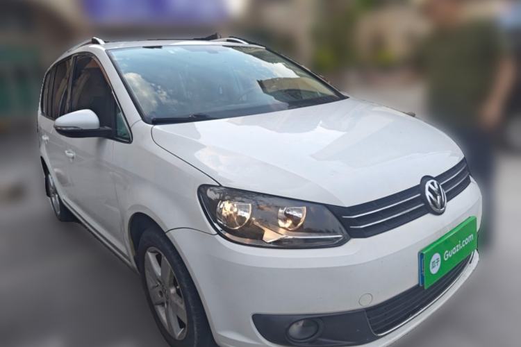 Used Volkswagen Touran 2013 1.4T DSG Comfort Edition 5-Seater Front Right 45 Deg