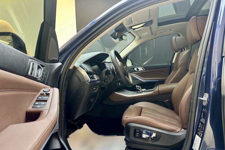 Used BMW X5 2019 xDrive40i Luxury Model with M Sport Package
