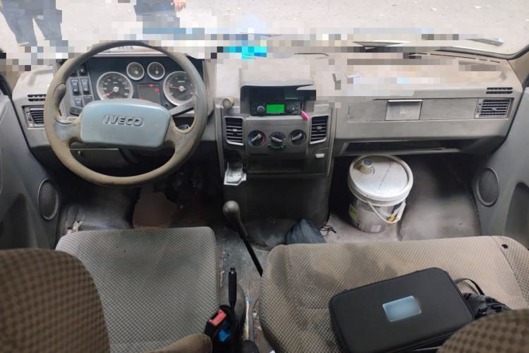 Used Iveco Daily 2014 2.5T-A35 NJ6484ACM47Z4 Center Console