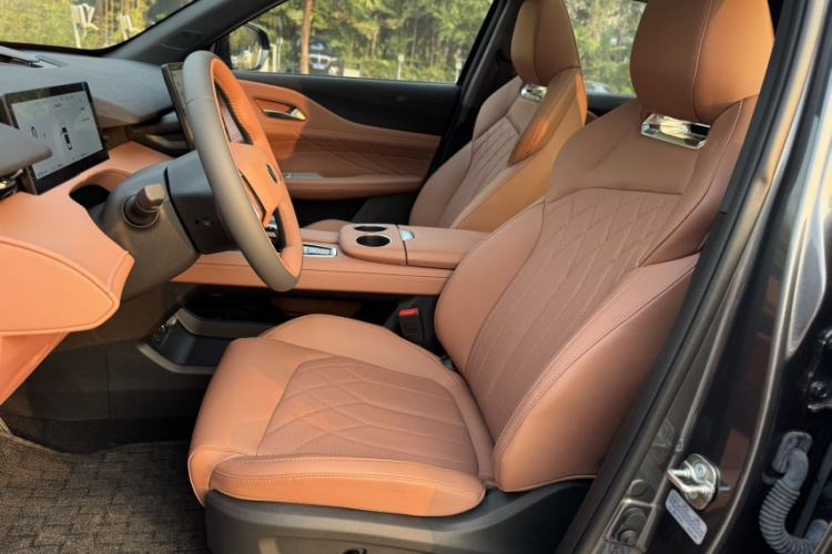 Used Changan UNI-Z New Energy 2025 Smart New Blue Whale 125km Battleship Edition
