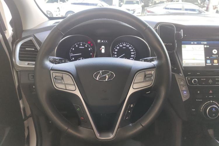 Used Hyundai Santa Fe 2017 2.0T Automatic Two-Wheel Drive Smart Version 7 Seats