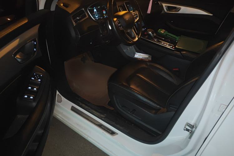 Used Roewe i6 MAX 2020 300TGI Automatic Supreme Edition with Cool Sunroof and Advanced Driving Features Driver Seat