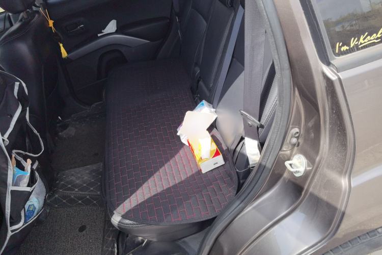 Used Mitsubishi Outlander 2011 Kicks 2.4 Fashion Edition