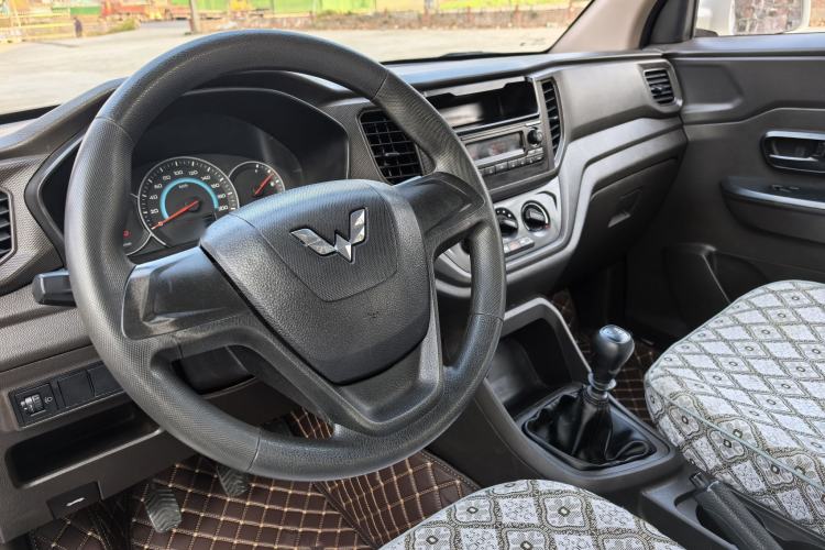 Used Wuling Hongguang V 2019 1.5L Enjoyment Version China VI LAR