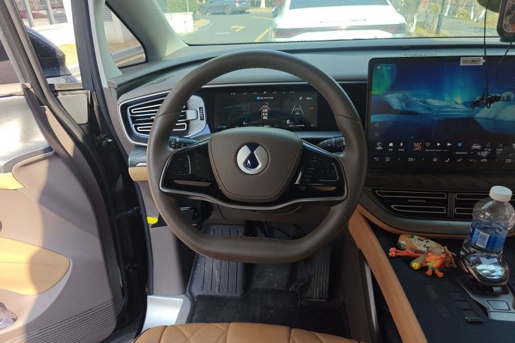 Used Denza D9 2022 DM-i 1040 Prestige Model
