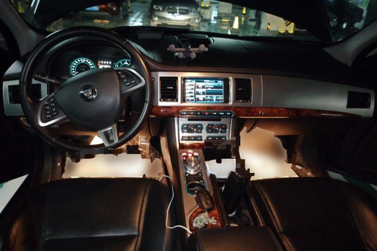 Used Jaguar XF 2015 XF 2.0T Prestige Edition Center Console