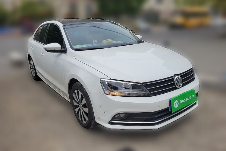 Used Volkswagen Sagitar 2017 230TSI Automatic Comfort Version Front Right 45 Deg