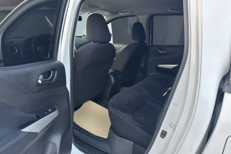 Used Nissan Navara 2017 2.5L Automatic 2WD Luxury Edition QR25