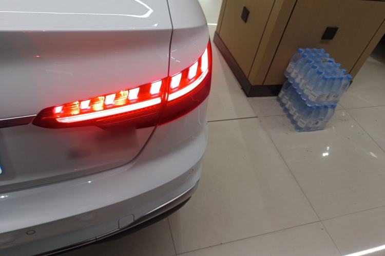 Used Audi A4L 2022 40 TFSI Fashion Dynamic Model Right Rear Taillight