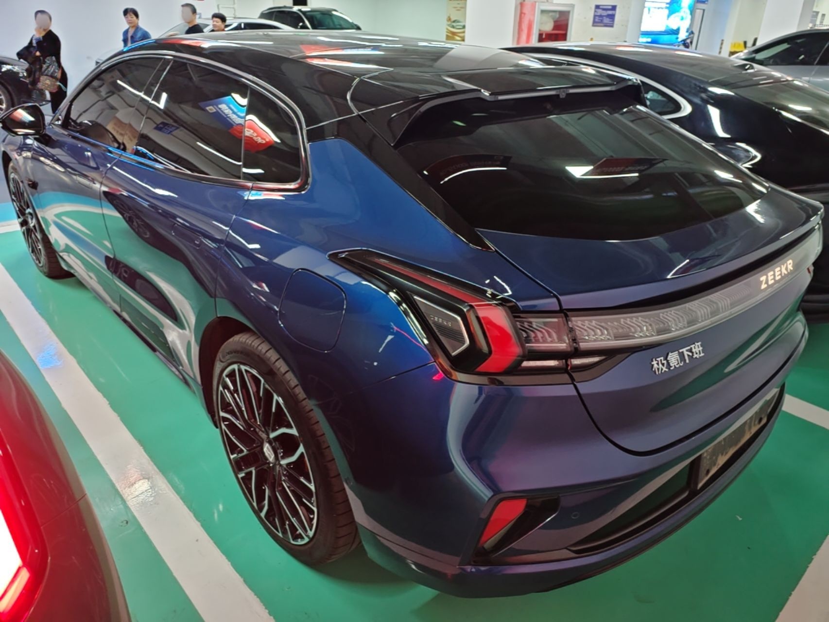 Zeekr 001 2024 YOU Edition 100 kWh All-Wheel Drive — снимка 4