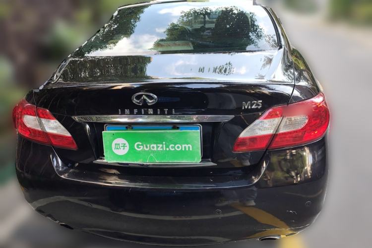 Used Infiniti M Series 2011 M25 Luxury Model
