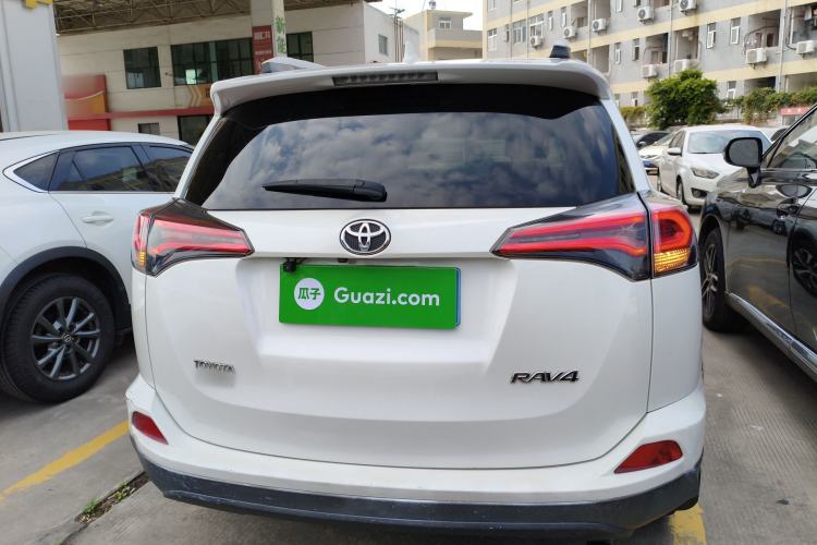 Used Toyota RAV4 2019 2.0L CVT Two-Wheel Drive Luxury Version China VI Standard