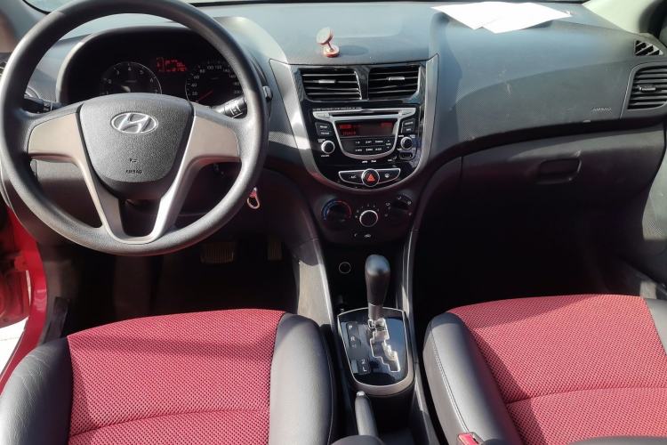 Used Hyundai Verna Ray 2016 1.4L Automatic Leading-Edge GLX Center Console