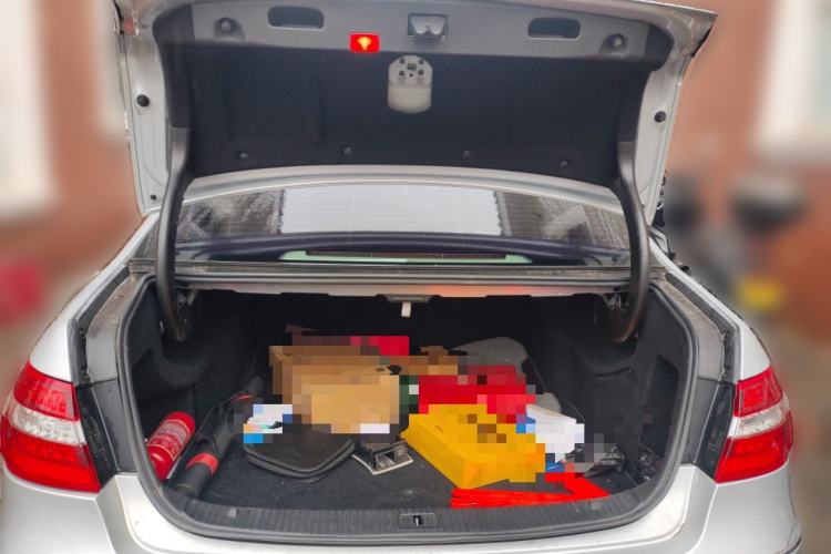 Used Mercedes-Benz E-Class 2010 E 200 CGI Elegant Model Trunk