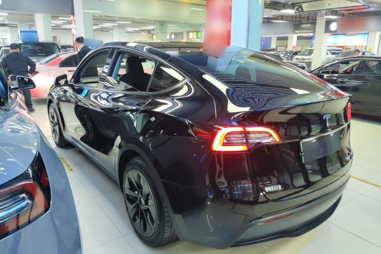 Used Tesla Model Y 2022 Rear-Wheel-Drive Version Rear Left 45 Deg