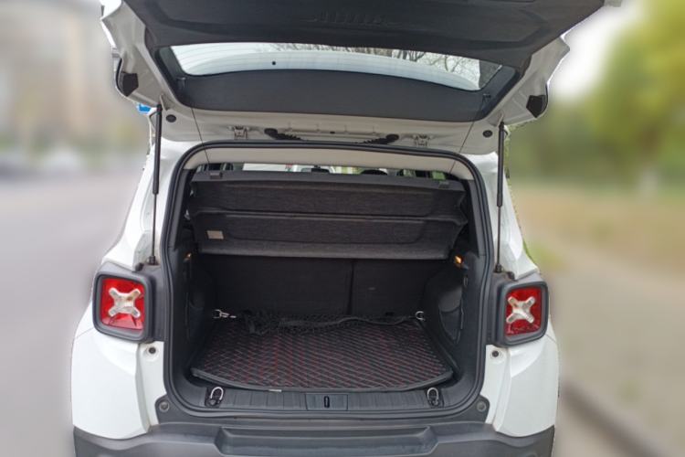 Used Jeep Renegade 2018 Connected Large Screen Version 180T Automatic High-Energy Edition Trunk