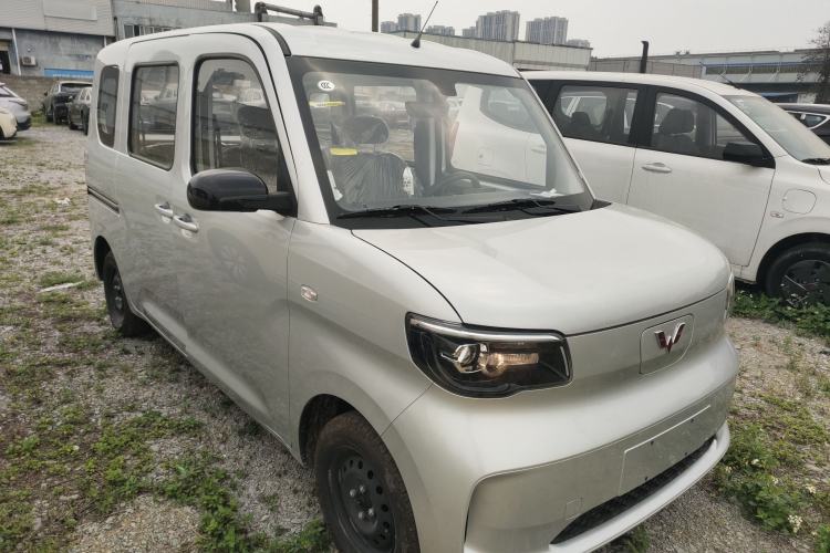 Used Wuling Zhiguang New Energy 2025 Standard Model Front Right 45 Deg