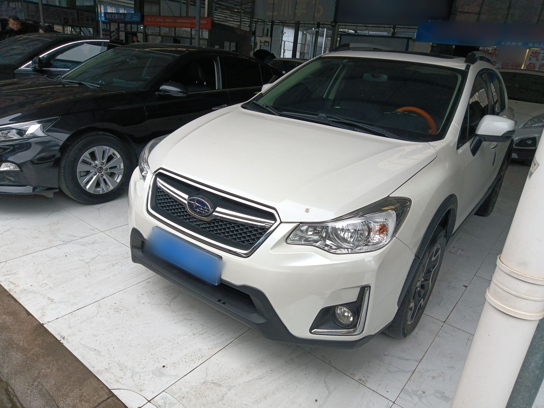 Под передней частью автомобиля