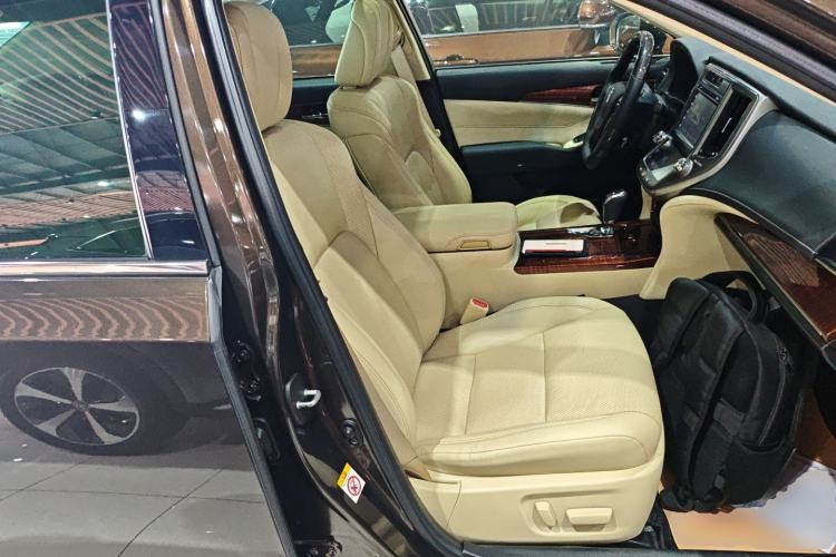 Used Toyota Crown 2015 2.0T Fashion Edition
