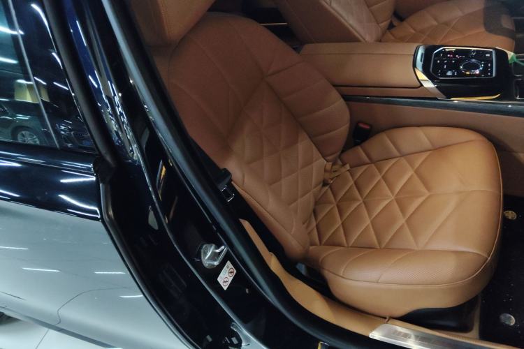 Used BMW 7 Series 2023 735Li M Sport Package Right Front Seat