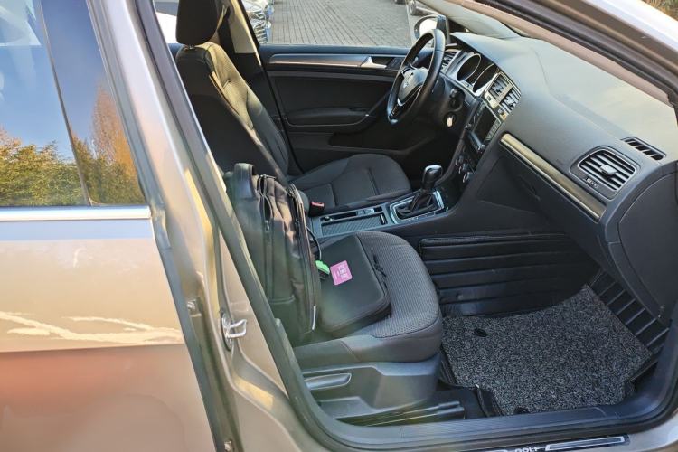 Used Volkswagen Golf 2017 1.6L Automatic Comfort Million-Vehicle Anniversary Edition
